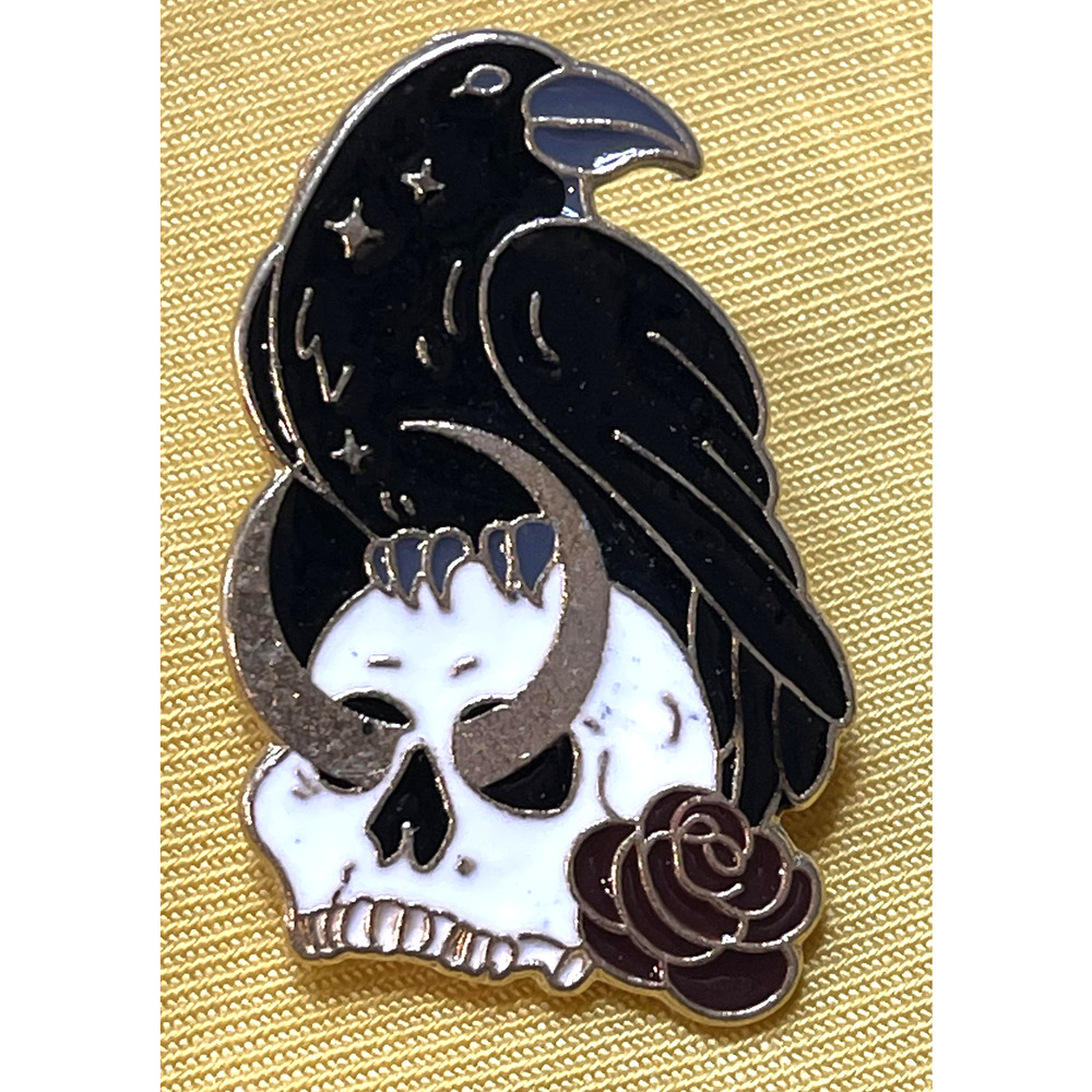 NWOT Skull Raven Bird Brooch Lapel Pin Black Enamel Rose Goth Gold Toned Pin